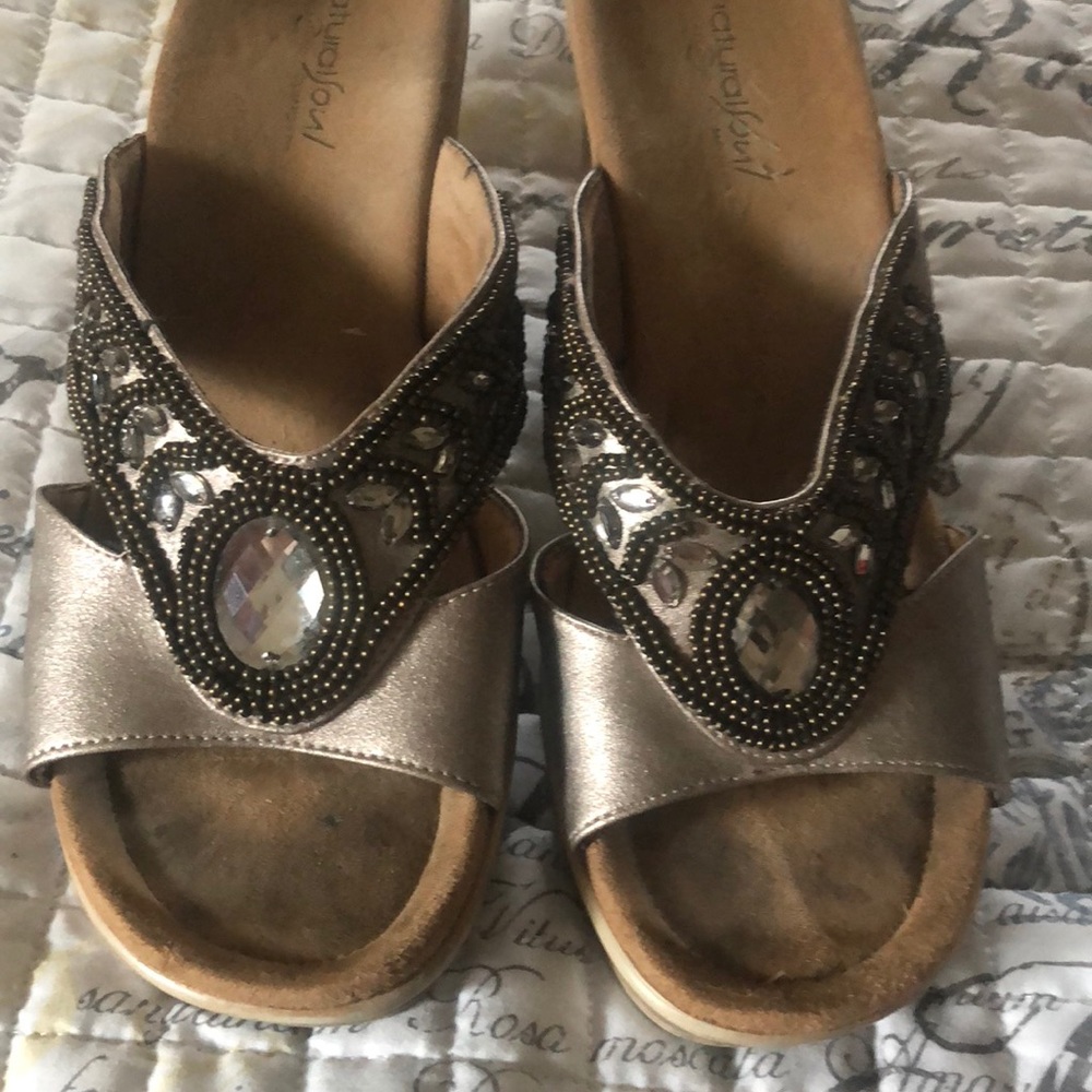 Slip on sandals size 81/2 natural soul comfortsole